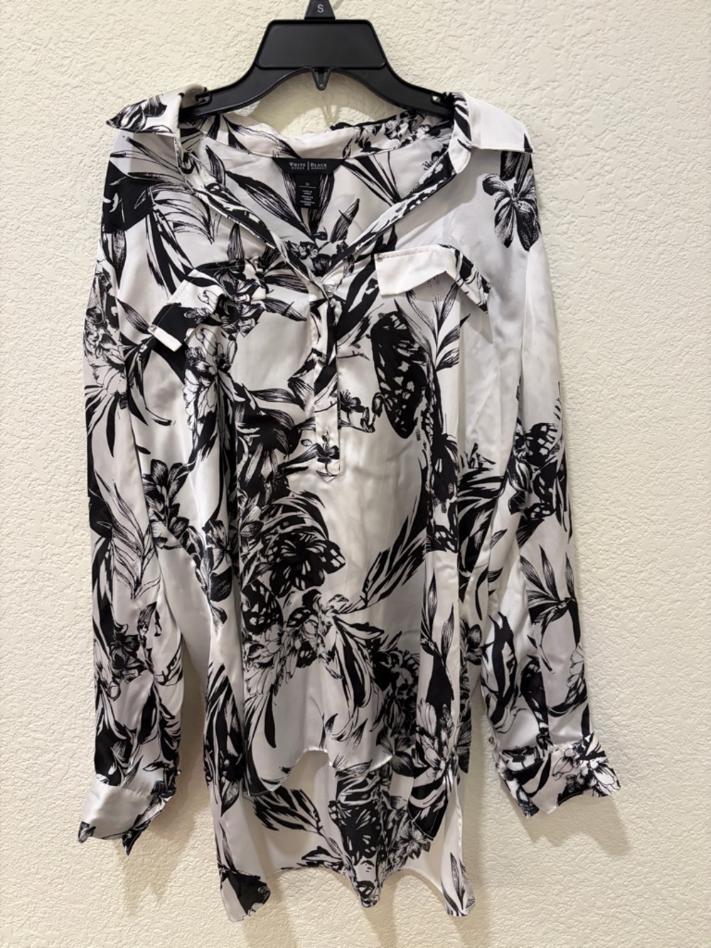St. John's Bay Black & White Floral Button-Front Shirt size 12